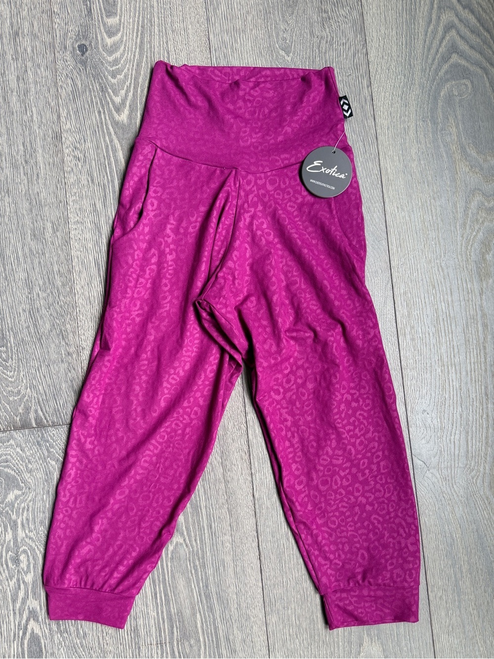 Exotica ExoticAthletica Berry Exotica Touch Jag Jogger Capris with Pockets